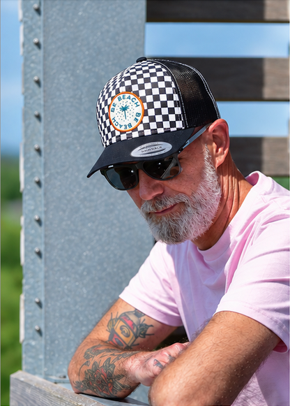 Casquette trucker damier noir et blanc